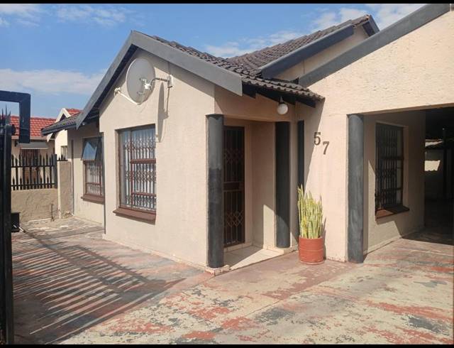 2 BEDROOM HOUSE FOR SALE IN KARENPARK